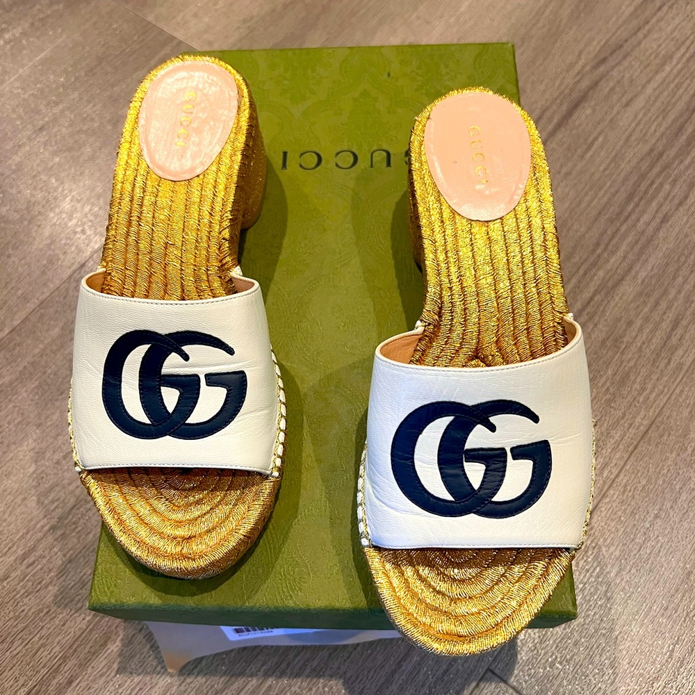 Authentic GG Gucci sandals size 37.5